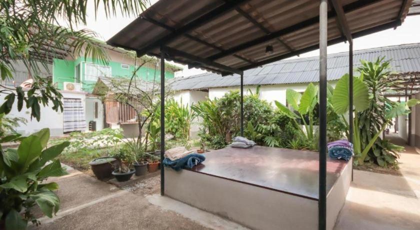 Oyo 1163 Eden Hostel Phuket Exterior foto